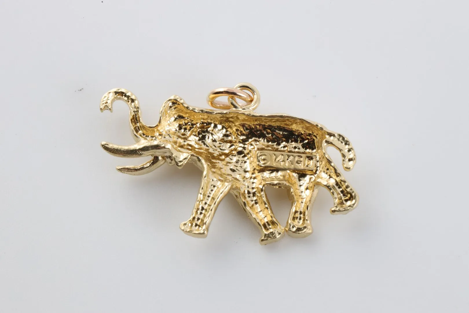 14k Yellow Gold Elephant Pendant (3.73g.)