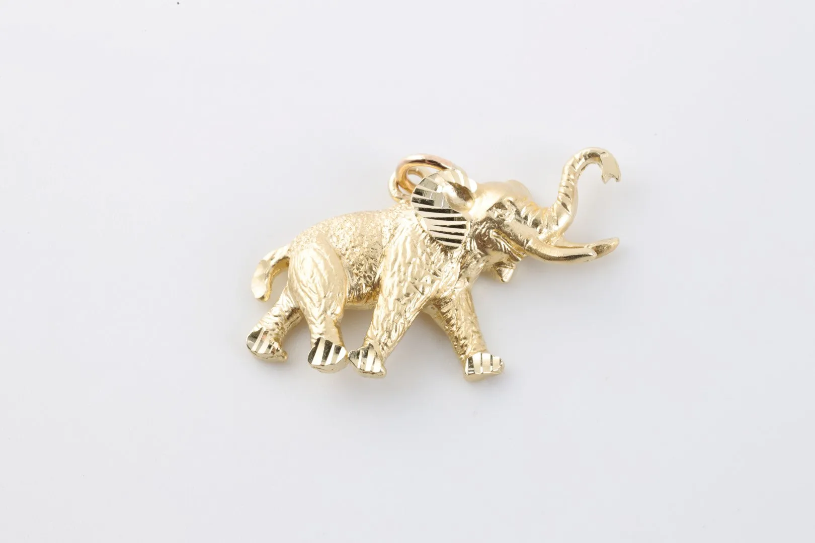 14k Yellow Gold Elephant Pendant (3.73g.)