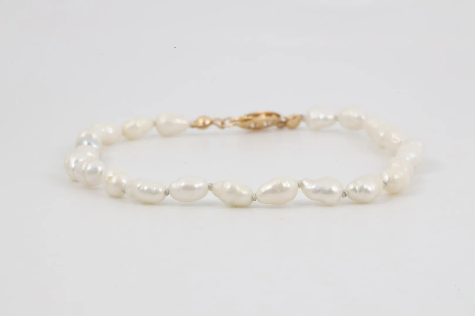 8.5" 14k Yellow Gold Pearl Bracelet (6.48g.)