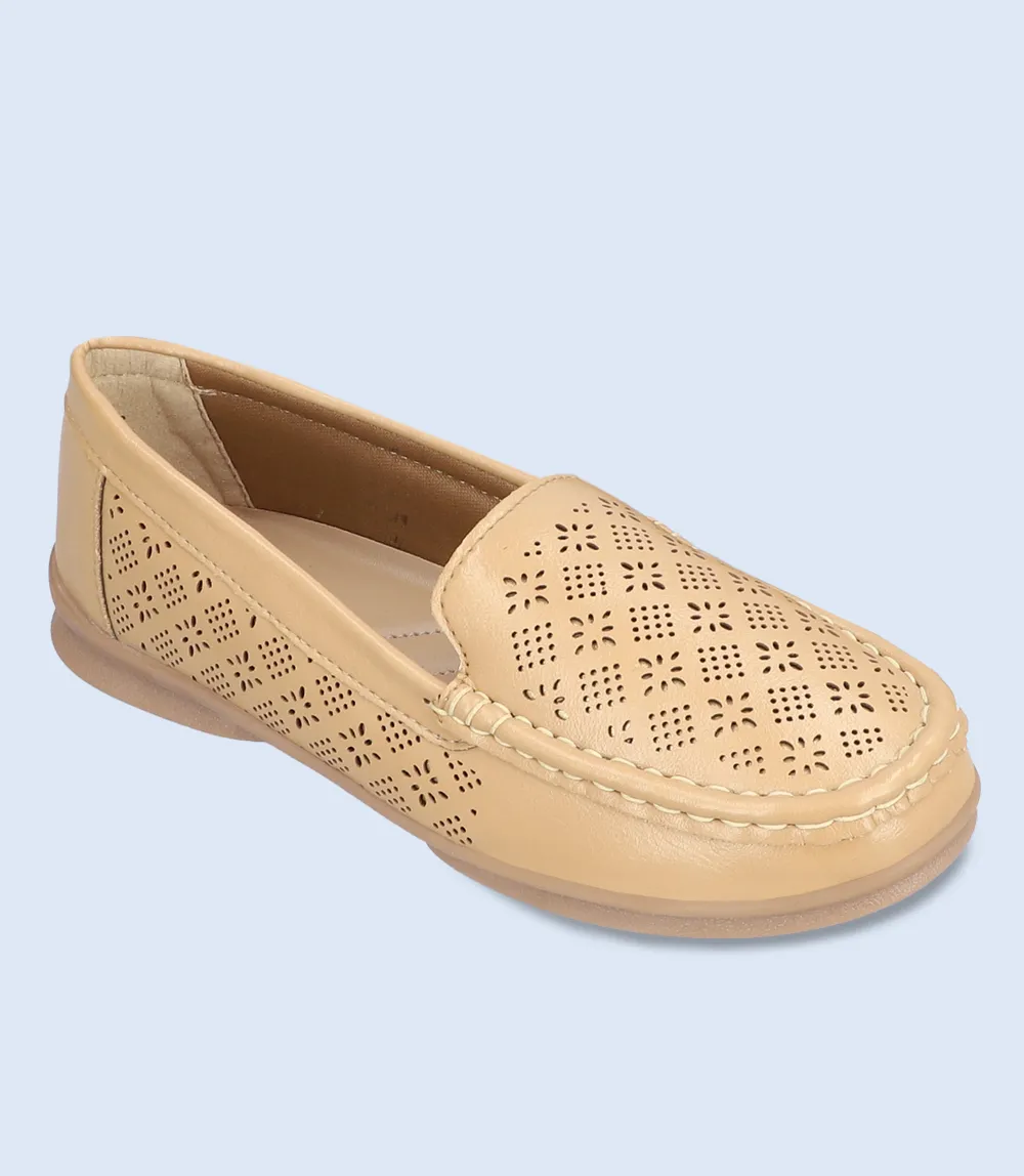 BW8469-BEIGE-Women Comfort Moccasins