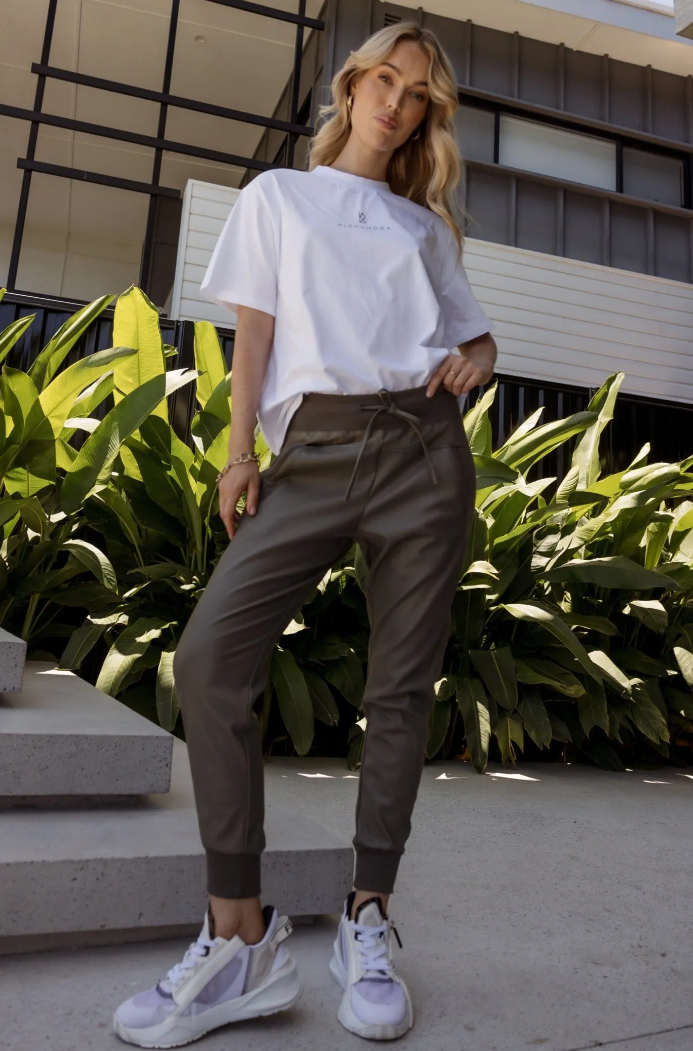 JOEY Pants Vegan Leather Olive