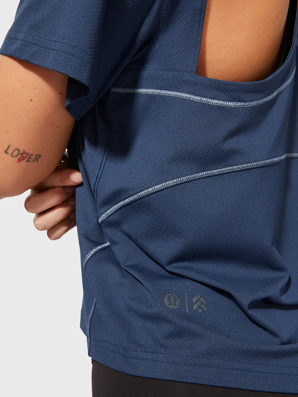 LULULEMON X BARRY'S BLUE VENTILATED OPEN-BACK TEE