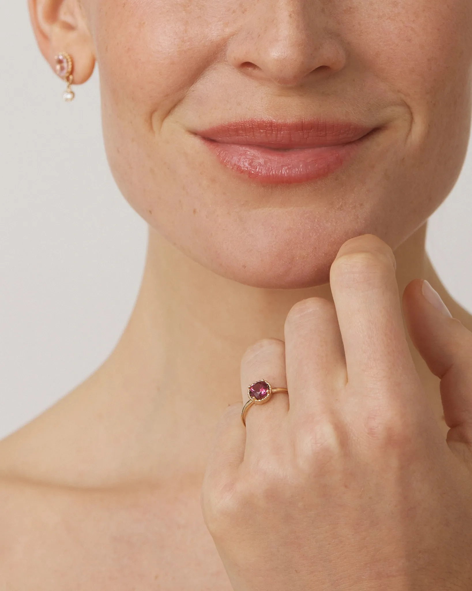 Round Galatée Ring in 14k Yellow Gold with raspberry-toned Tanzanian Moyo Garnet