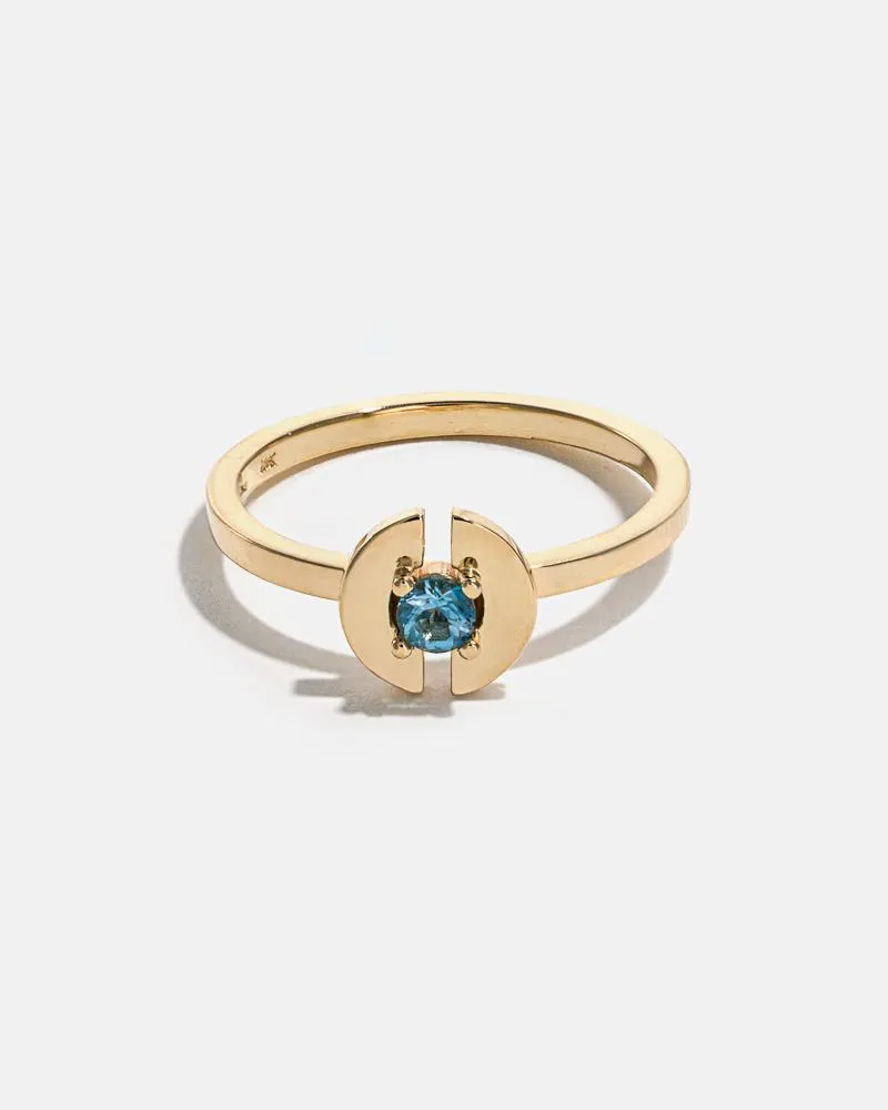 Stein Ring in 14k Yellow Gold with an Aquamarine