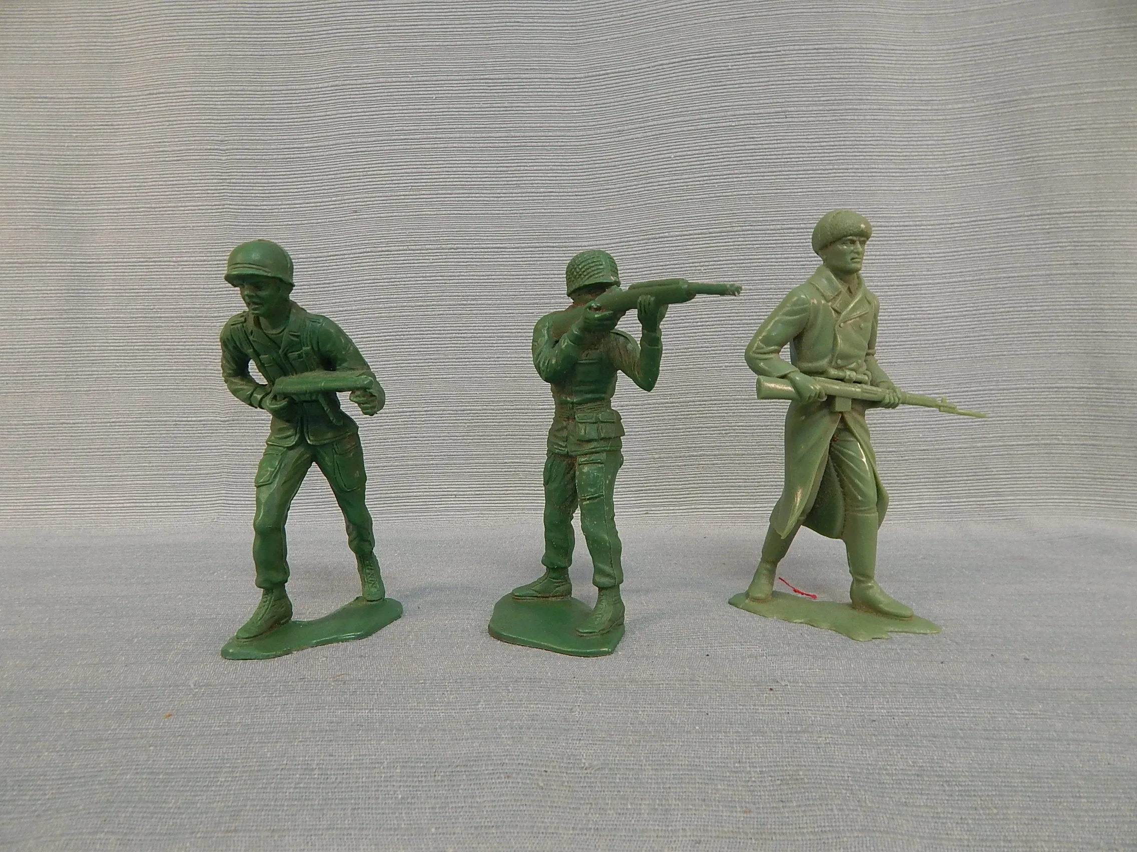 Vintage Payton Products Atomic Tank with 3 Soldiers